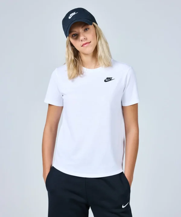 0198887_nike-sportswear-club-essentials-t-shirt-dx7902-100
